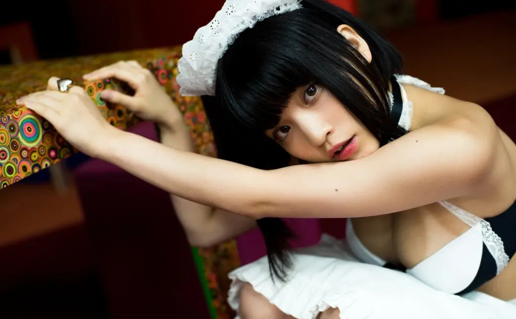 根本凪 等身大タペストリー 根本凪（虹のコンキスタドール） - サウナ×バイクの謎映像にヒャダイン