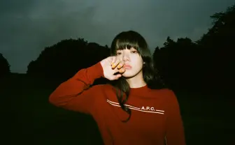 あいみょん『空の青さを知る人よ』MV 原点に立ち返り路上で歌う