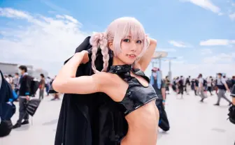 コミケに遊びに来た吸血鬼 『よふかしのうた』ナズナのコスプレが再現力たっか！