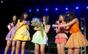 アジアで活躍する東京女子流 香港初ライブのステージでファンからサプライズバースデー