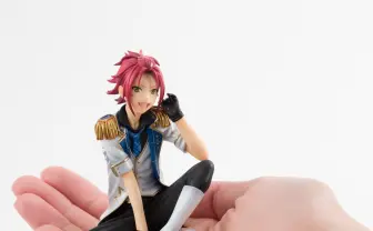 『あんスタ』衣更真緒のフィギュア　手のひらサイズでもしっかり者！