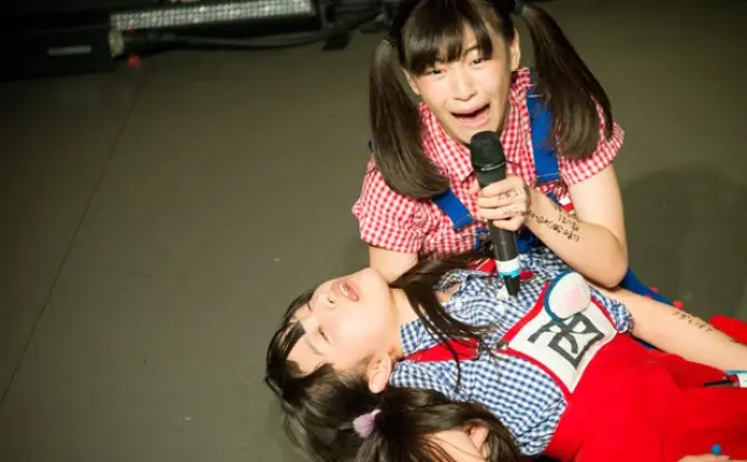JKユニット「生ハムと焼うどん」がヤバい　超満員の初ワンマンLIVEレポ