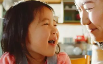 ボクはいつもキミのそばにいたよ。 少女の成長を見守っていた意外な存在とは