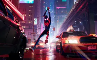 アニメ映画『スパイダーマン：スパイダーバース』の新世界　再構築された「ヒーローの条件」