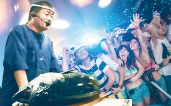 ハウスに合わせてマグロを解体！ 年末パーティー「マグロハウス」とは？