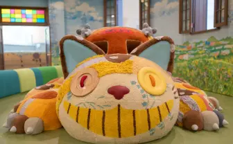 「ジブリパーク」園内が大公開！ 「ジブリの大倉庫」エリアはワクワクの宝箱