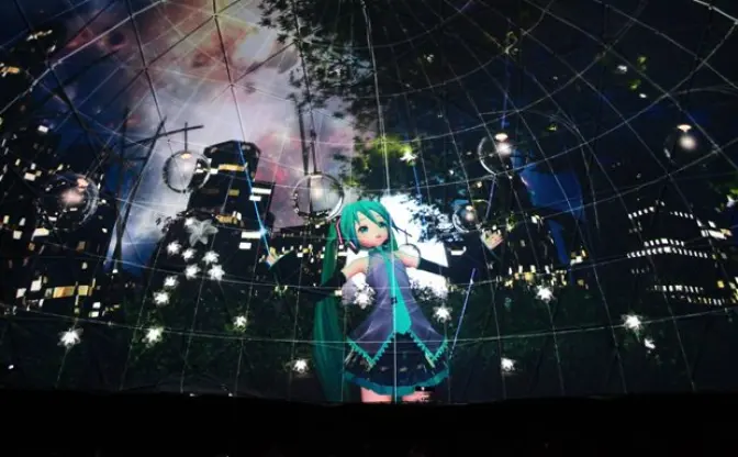 初音ミクが舞い歌う！ 別府温泉の全天周映像はいかにして実現したのか？