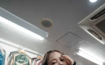 #FR2 × XLARGEのアイコニックなコラボ、佐藤ノアが着こなす