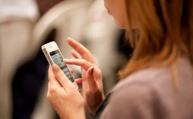 社会現象化する「スマホ依存」の実態とは？ 所有者の8割が自覚あり