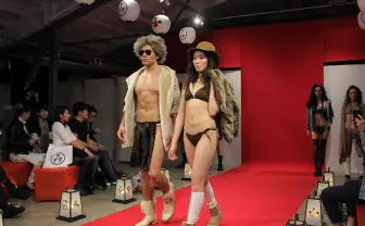 ふんどし姿の美男美女がランウェイ…世界初「ふんどしファッションショー」レポ