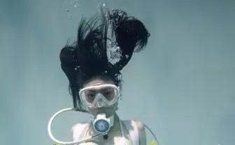 写真集『水中ニーソプラス』のつくり方! ミニチュア特撮メイキング映像公開