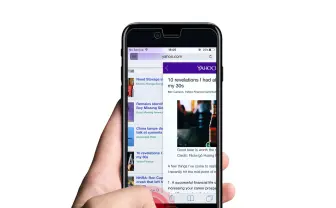 iPhoneに「戻るボタン」を追加する保護フィルム！ その発想はなかった
