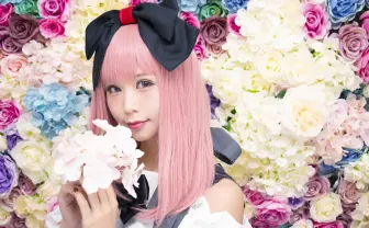 コスプレイヤー 五木あきら、不思議の国へ　幻想的な姿で色彩テク紹介