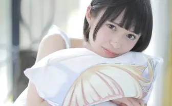 バブみ、デレを抱き枕で表現？ ミスiD つぶらがモデルに