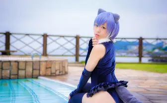 プールサイドから飛び込みたい！ 『けものフレンズ』グラビアコスプレ（神崎あかり）