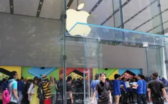 Apple Store 表参道店オープン！ 1000人が並んだ新店舗はどんな感じ？