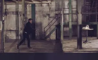 カードを手裏剣のように操るすご技の持ち主『カード忍者』の動画が凄い！