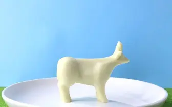 変な生き物×チョコ 「Qrazy Chocolate」のシュールな動画が癖になる