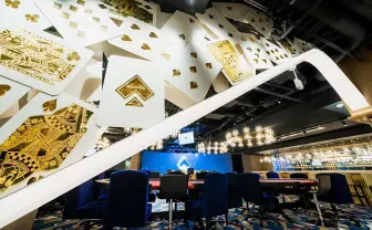 世界のヨコサワ、渋谷のポーカールーム完成　世界のプロ「べガスよりイケてる」