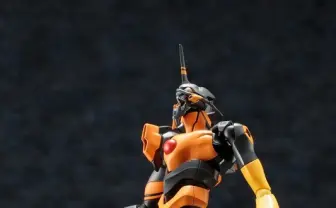 エヴァ初号機×バーニングゴジラの可動プラモ！ 燃えるカラーが激アツ