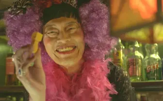 ママになった遠藤憲一が人生相談「あんたのと違ってカチカチでピッカピカ」