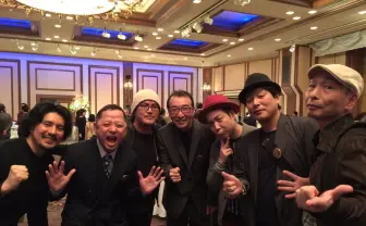 【朗報】冨樫義博先生がこち亀40周年記念で元気な姿をみせる