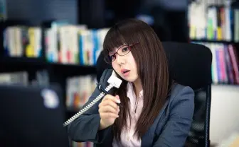 【新入社員 春の珍プレー】電話の保留ボタンがわからずとった行動とは？