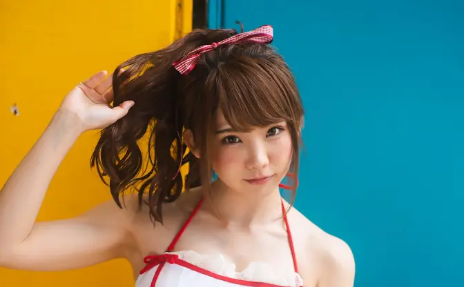 【グラビア】えなこ、水着で夏を告げる　最高のビジュアルクイーン