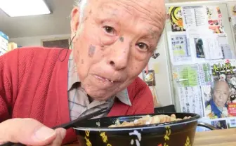 水木しげるさん(91)、すた丼を食らう! 全集も絶賛刊行中