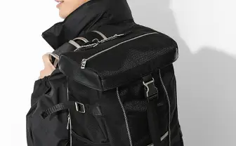 『遊戯王』をモチーフにしたバッグ　ファンの心をくすぐる細かい仕掛け