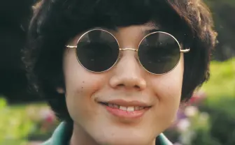 ラッパーでもバンドマンでもない新星 Mom、1stアルバム発売決定