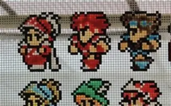 仰天技術！　網戸に描いたゲームのドット絵がハイクオリティすぎる