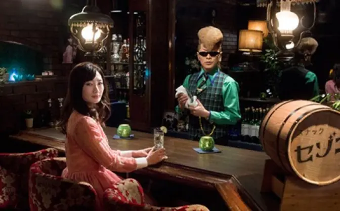 回し者感半端ない！あの瓦割り美女とつっぱりマスターの怪しい夜会が始まる・・