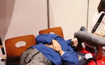 超会議で超爆睡するひろゆきを超アップで激写してきた！