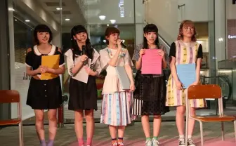 注目アイドルたちの公開生チェキ！ 異色ファッションショーに潜入