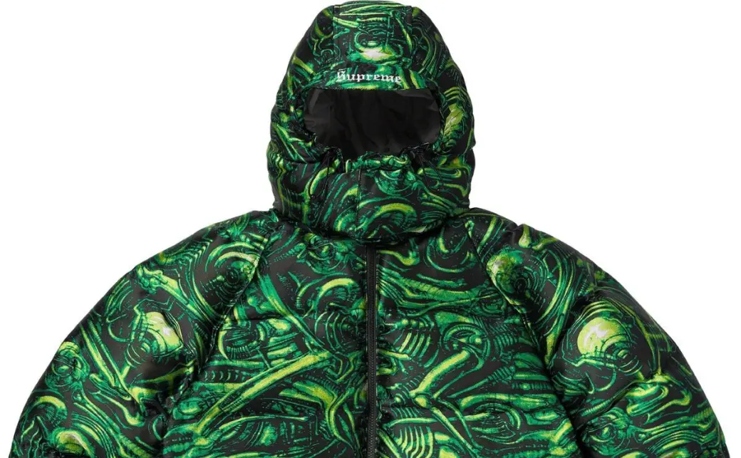 H.R. Giger Jacquard Down Puffer Jacket」／画像は全てSupreme公式
