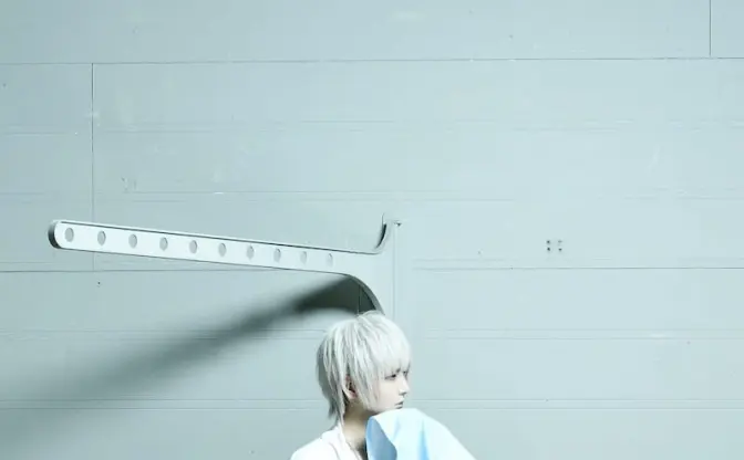 まふまふ、橋本環奈と浜辺美波出演動画に新曲「それを愛と呼ぶだけ」提供