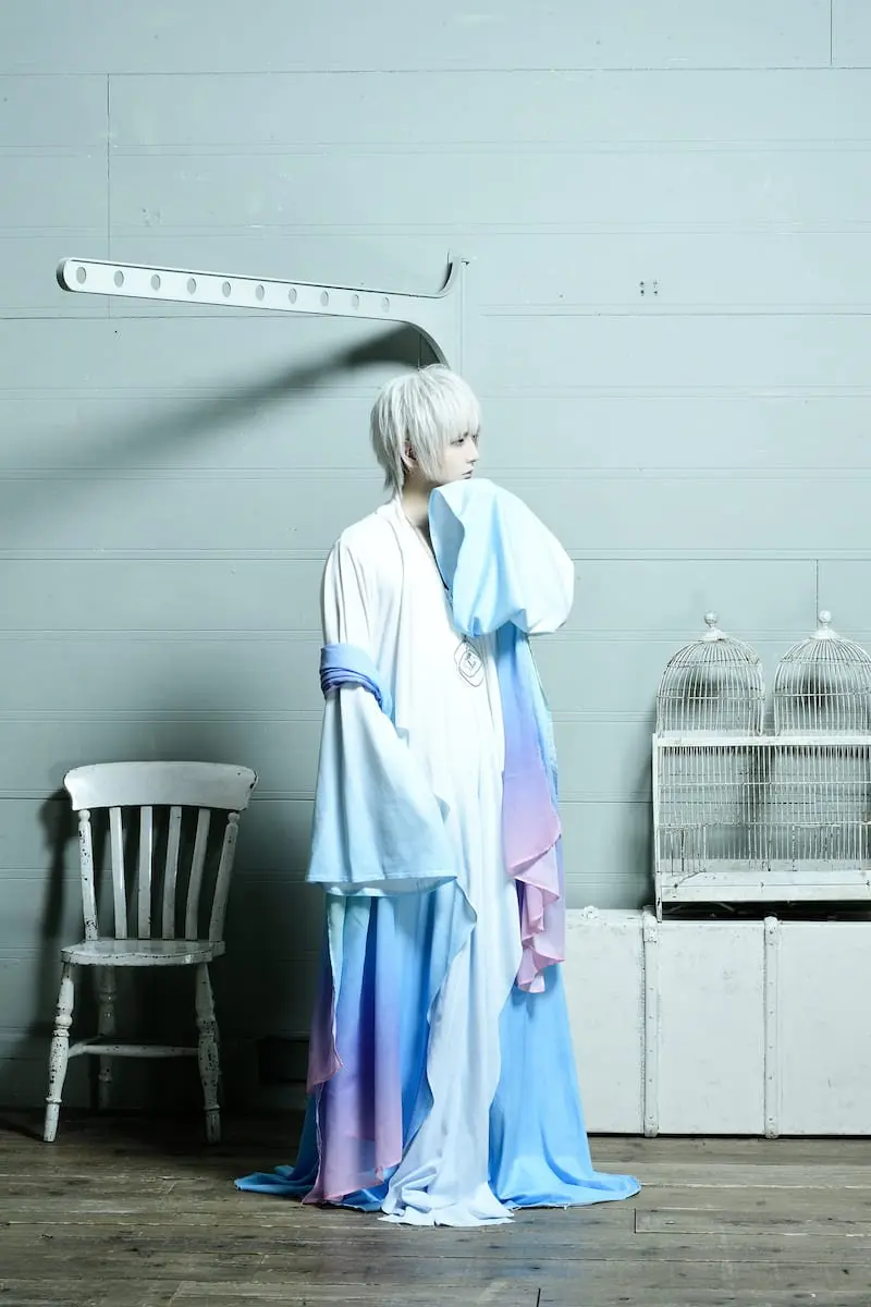 まふまふ、橋本環奈と浜辺美波出演動画に新曲「それを愛と呼ぶだけ」提供