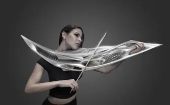 どんな音がする？ 建築家デザインの武器っぽいバイオリンのライブ開催