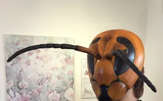 威圧感が凄すぎるスズメバチのマスク　NHKも取り上げるこだわりの造形