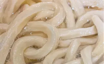 写真にしか見えない「うどん」のイラスト 「もはやたべられます」
