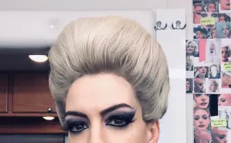 魔女を演じるアン・ハサウェイさんの顔がヤバいことになってらっしゃる