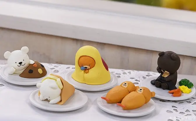 眠たげなクマたちが料理に 『おやすみレストラン』初フィギュア化