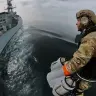 画像は動画「Royal Marines Jet Suit Boarding Ex」から