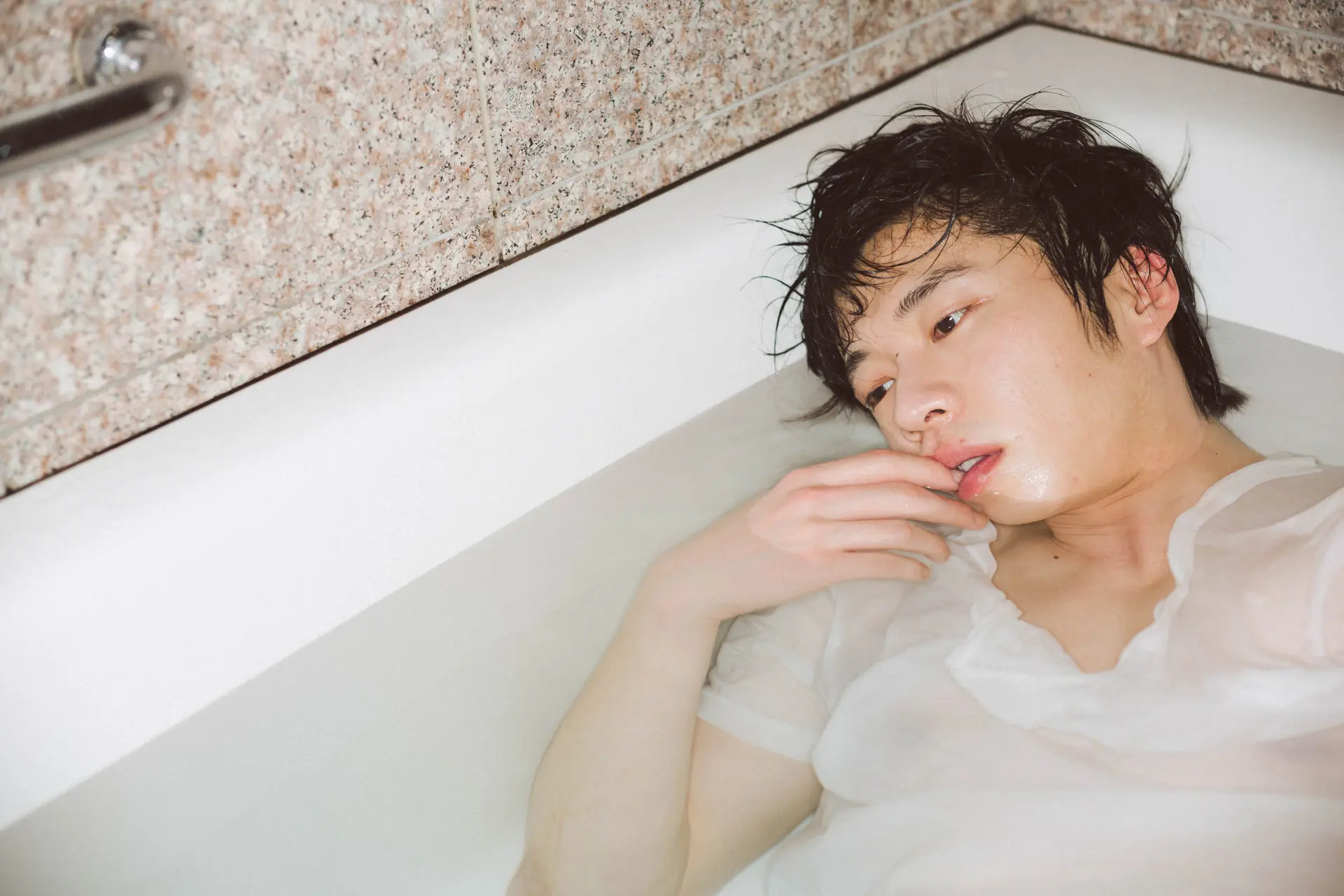 『おっさんずラブ』大反響！ 田中圭、2年前の写真集が重版される