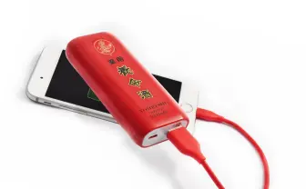 あの養命酒がスマホバッテリーに！ 3.3インチの超小型タブレットも？