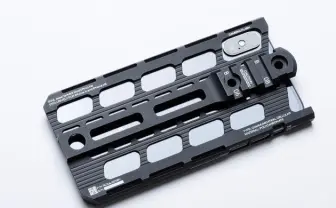 メカデザイナー カトキハジメのiPhoneケースが本気　軍モノパーツも脱着可能