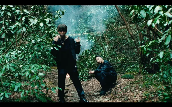 Taeyoung BoyとWILYWNKAが森でクールに歌う　監督はSpikey John