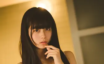 【写真】猫顔美人な高校生「小鳩」さん 無防備なあどけなさ