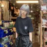 KATYさん着用、ヴィレヴァン限定『進撃の巨人』Tシャツ